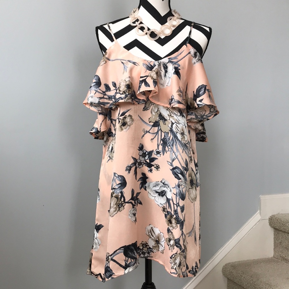 Peach Color, Cold Shoulder Floral Dress - Picture 4 of 8
